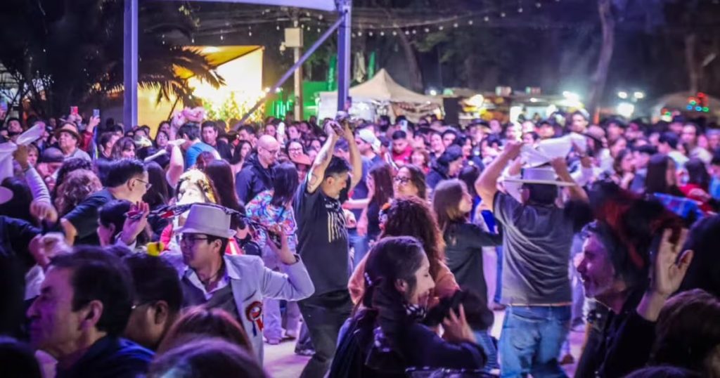 Santiago: Fondas en Parque O’Higgins Resisten a la Lluvia