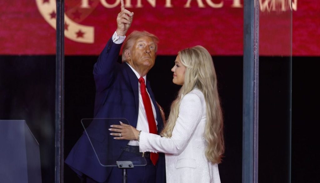 Trump rinde homenaje a Charlie Kirk como patriota inmortal de EE.UU.