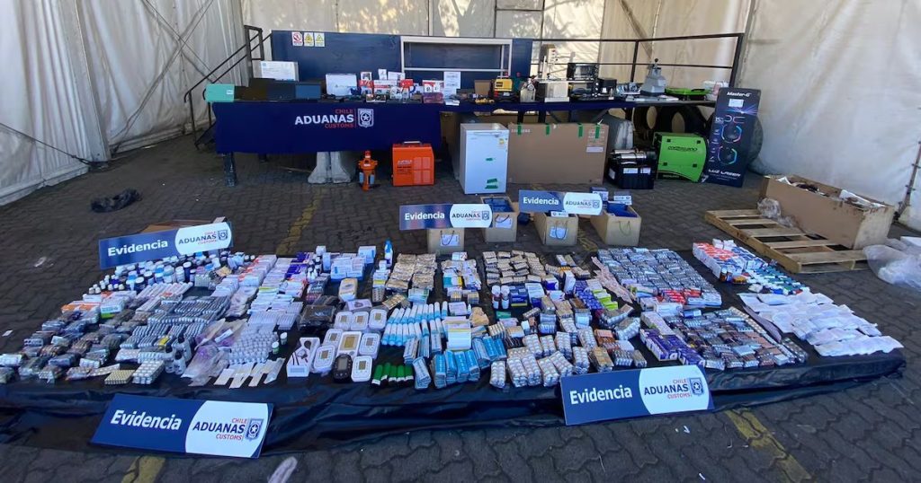Intercepción de Contrabando en Valparaíso: Medicamentos y Baterías Incautados