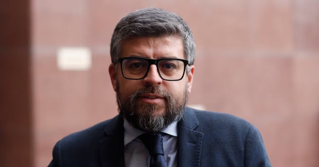 Jaime Araya desafía la obligatoriedad del voto en Chile