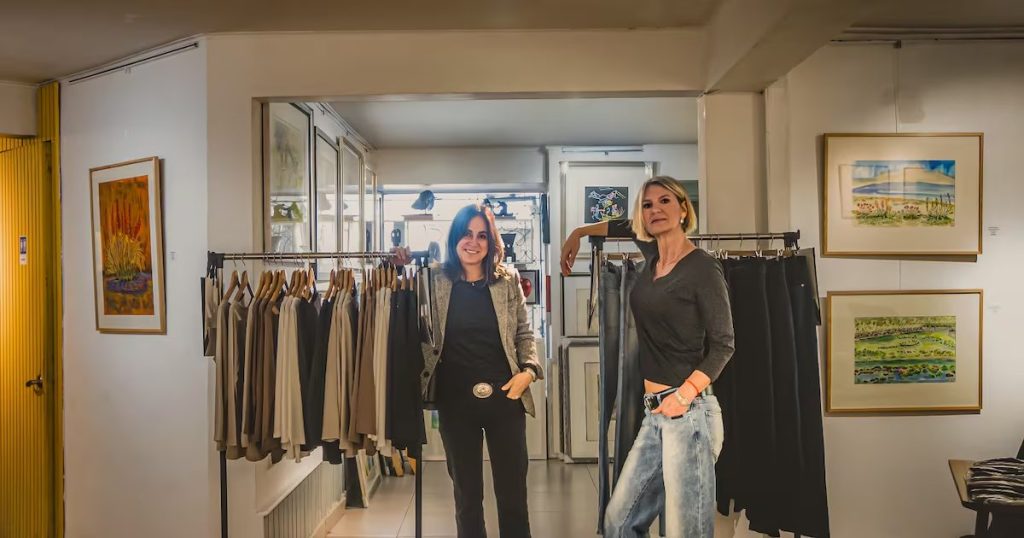 Armario Margozzini: Innovación y Estilo en Cada Prenda.