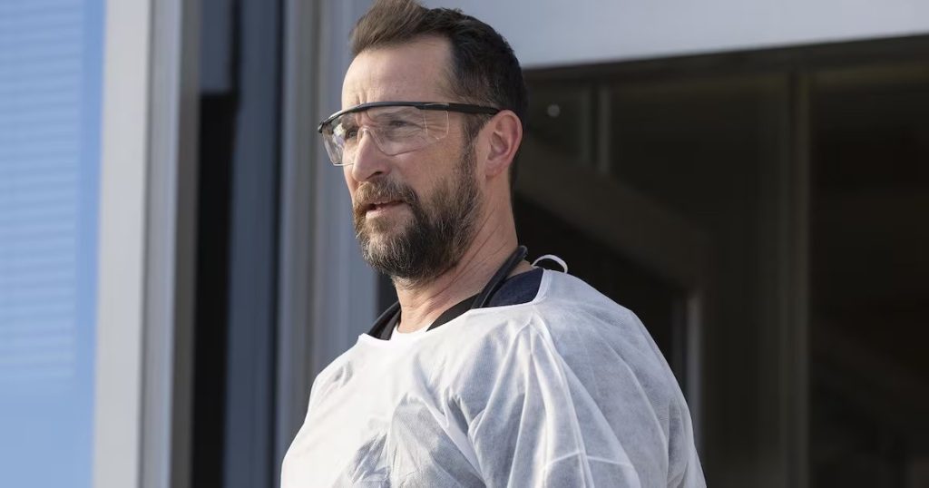 Noah Wyle: Triunfo en los Emmy 2025 y su regreso al estrellato