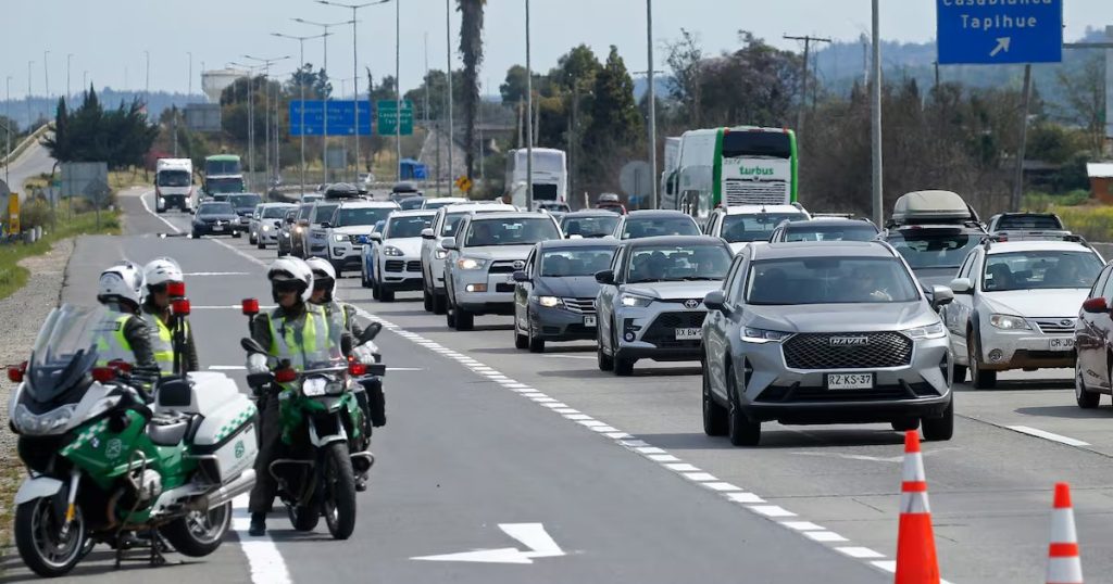 MOP implementa plan para la masiva salida de vehículos en Fiestas Patrias