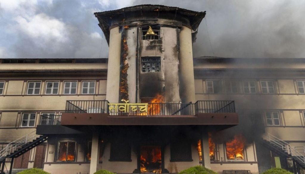Crisis en Nepal: Parlamento incendiado durante protestas masivas