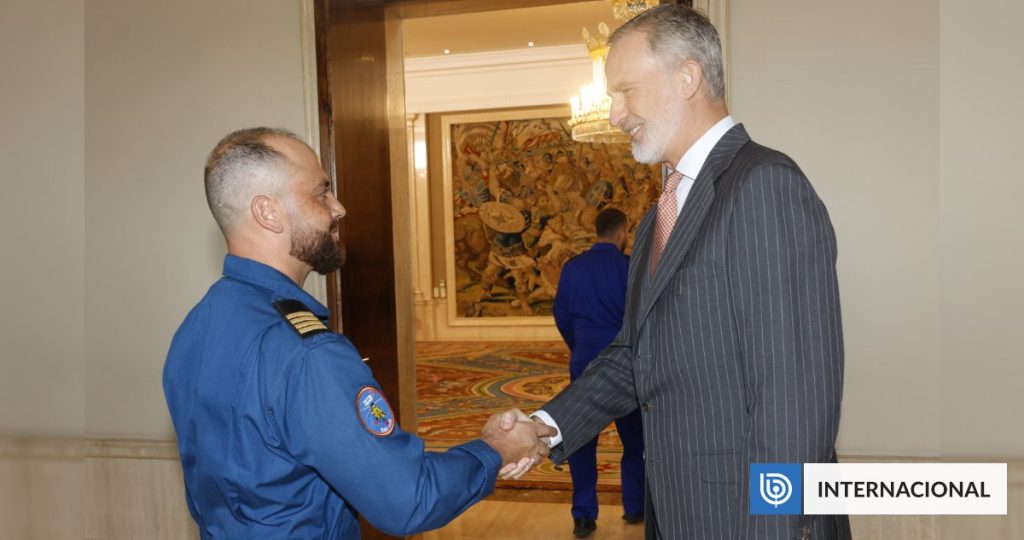 Piloto chileno recibe honor del Rey de España por heroísmo