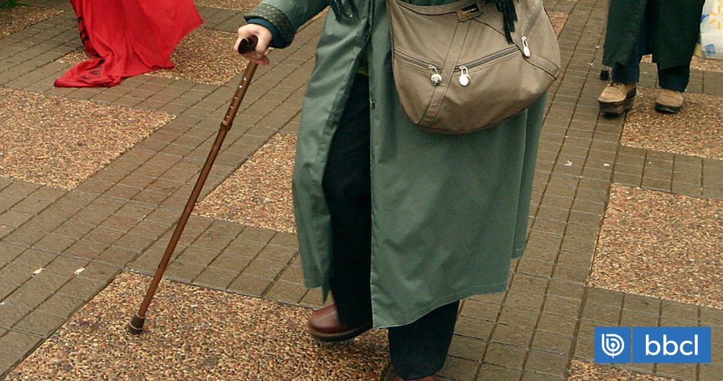 Desafiante búsqueda de pareja prófuga por robos a ancianos