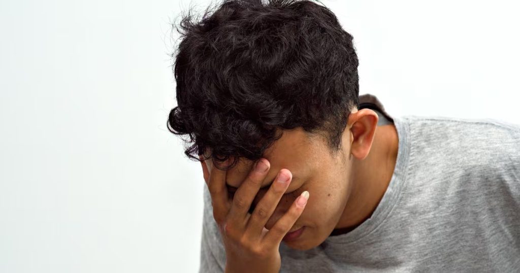 Nueva variante de COVID-19 presenta síntomas inusuales y desafía la salud global