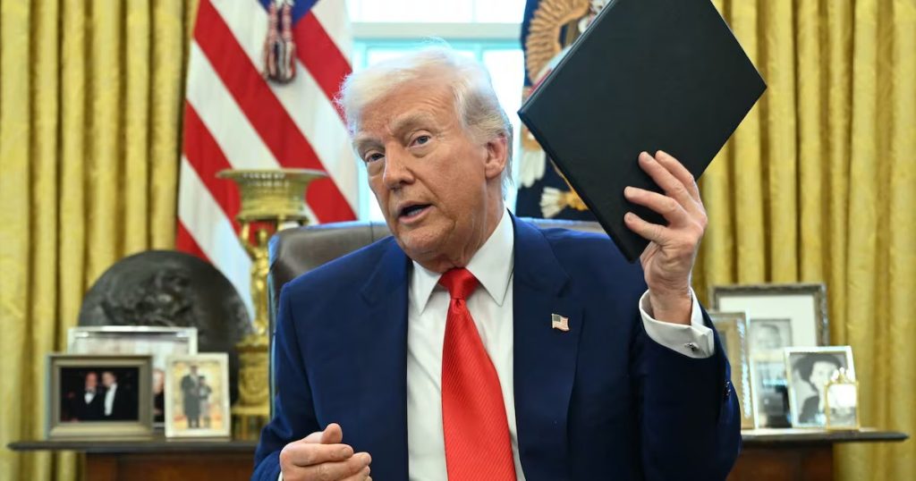 Trump busca revertir protección a venezolanos en EE.UU.