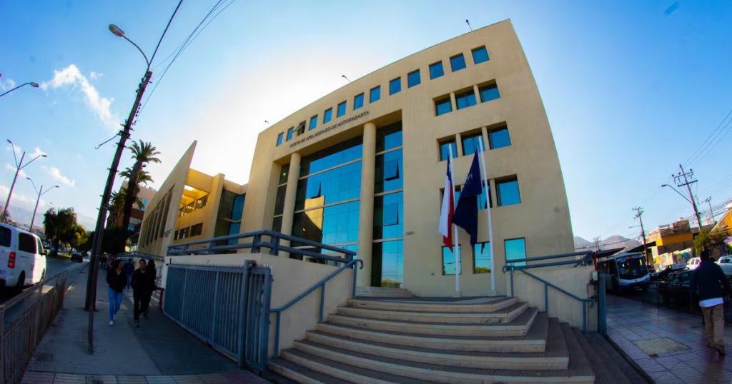 Corte de Antofagasta exige traslado urgente de menores en condiciones indignas