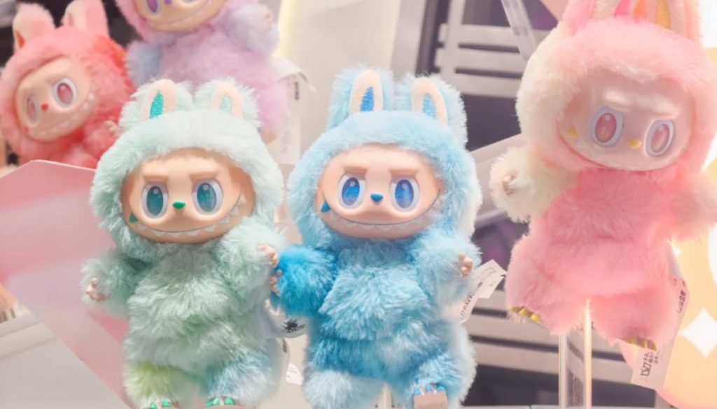 Joven rusa vende su alma para comprar muñecas coleccionables