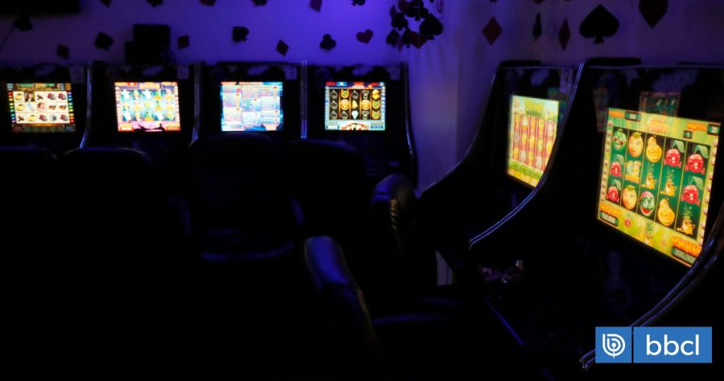 Controversia por la Custodia de Máquinas en el Caso de Casinos Populares