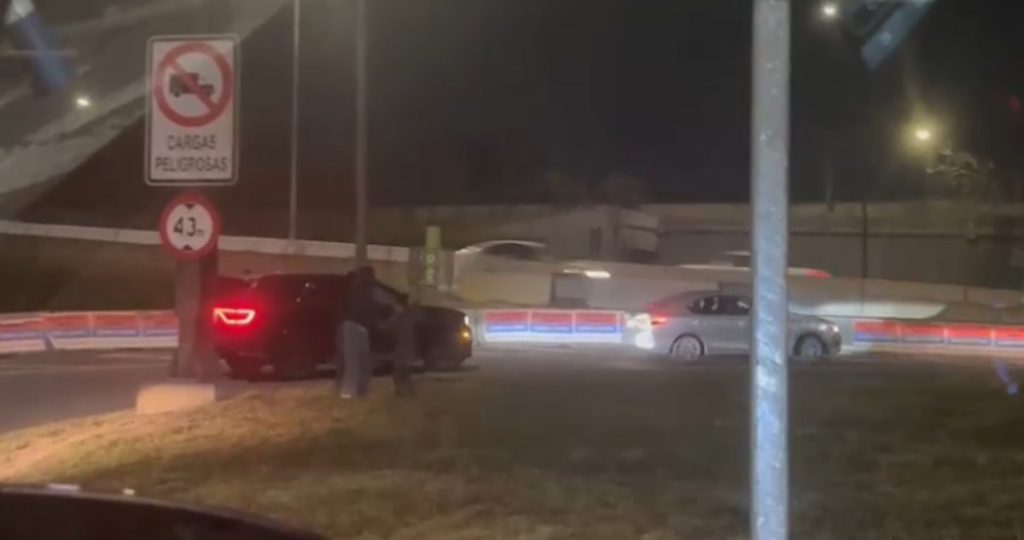 Violenta encerrona nocturna en Santiago: Madre e hijos logran sobrevivir.