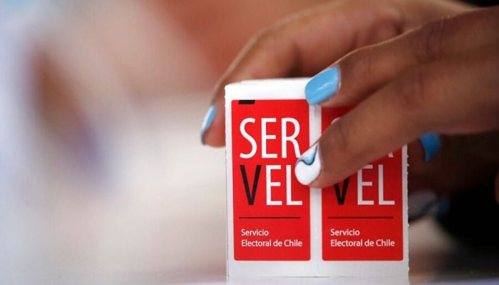 El Senado de Chile debate multas por no votar y voto de extranjeros.