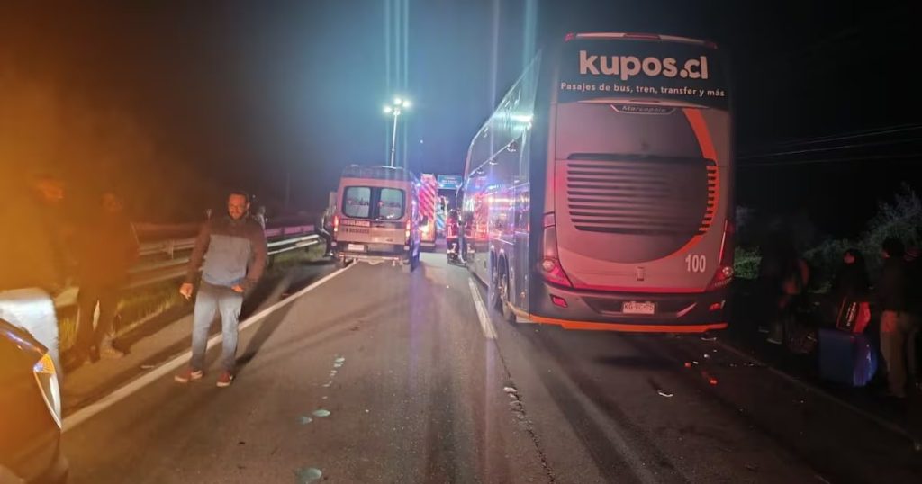 Impactante choque en Ruta 5 Sur deja 20 heridos y caos vial