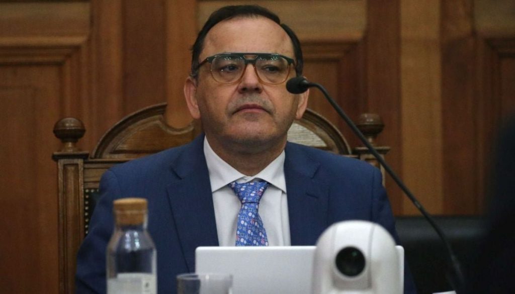 Oposición Avanza en Acusación Constitucional contra Ulloa