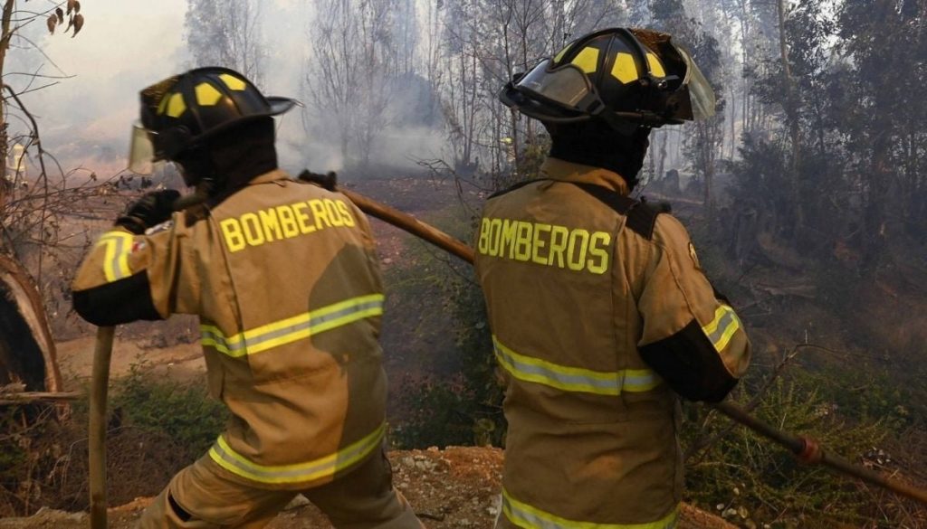 Incendio en Monte Patria: Evacuación urgente por alta amenaza.