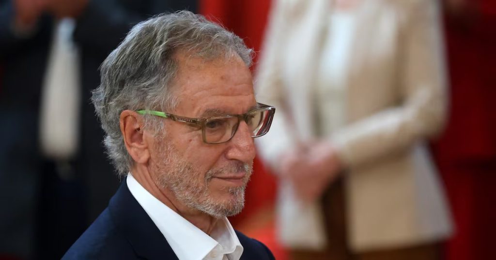 Álvaro García asume como biministro en un giro clave del gabinete