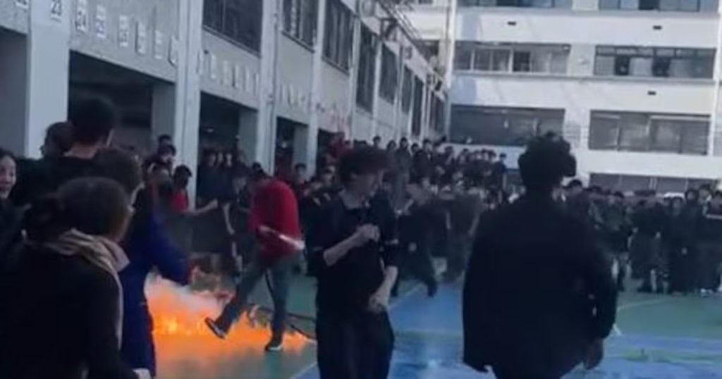 Ataque con bomba molotov en Instituto Nacional deja a profesor sin lesiones