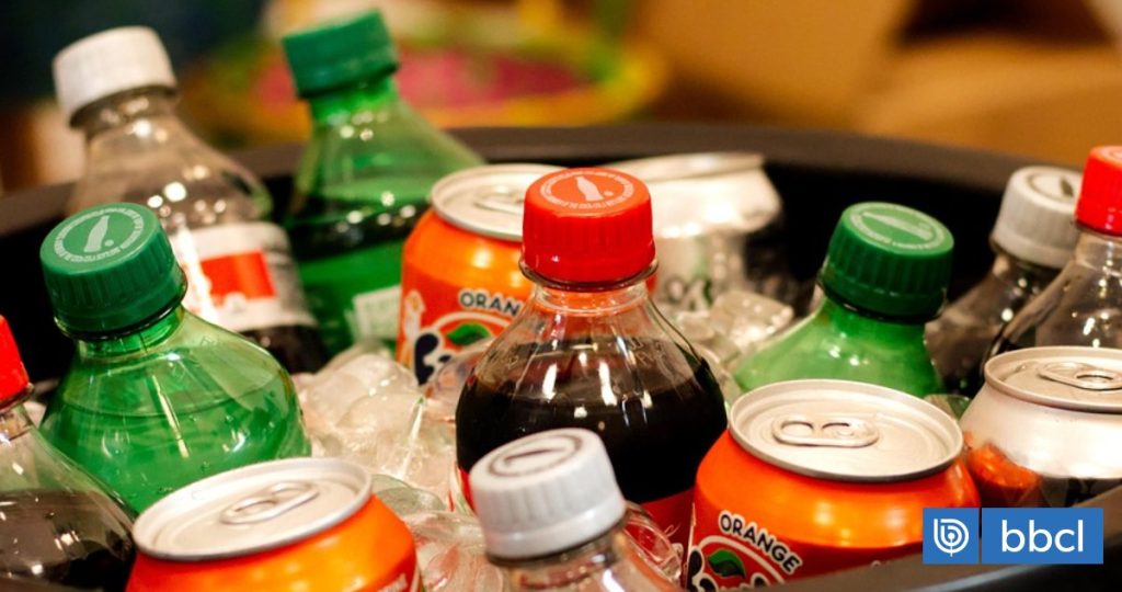 México propone aumento de impuestos para frenar consumo de refrescos