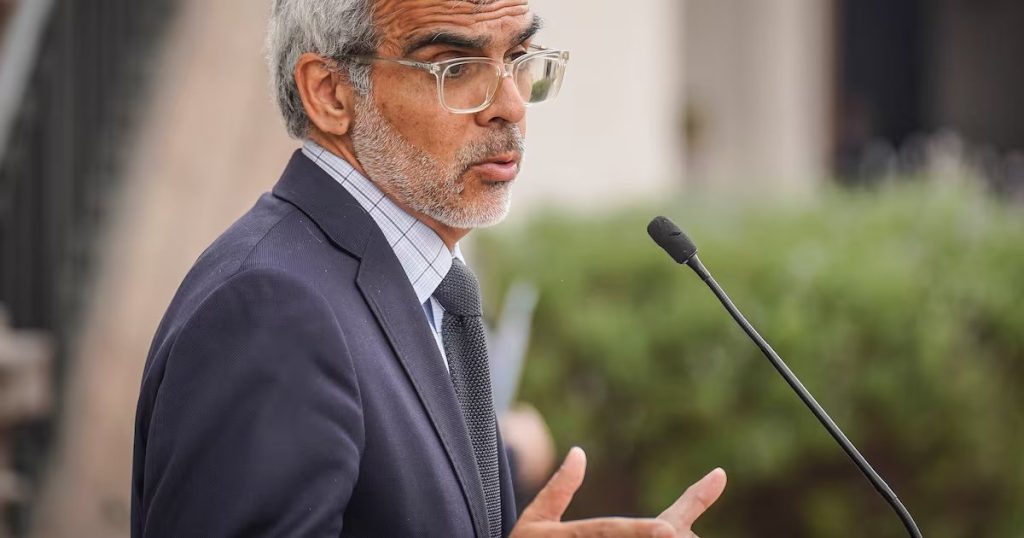 Ministro Cordero defiende autonomía en el caso de Julia Chuñil