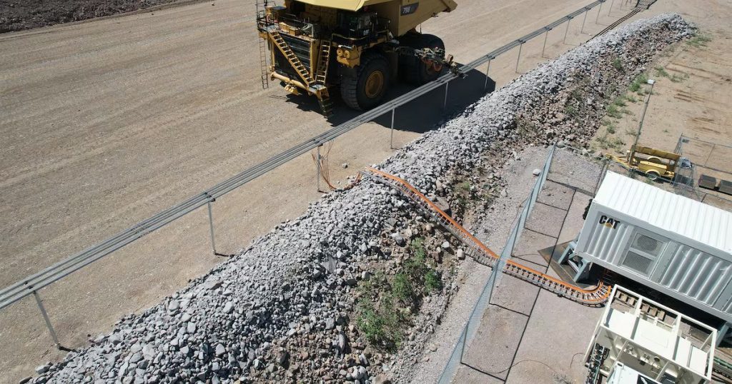 Codelco avanza en el uso de camiones eléctricos para reducir emisiones