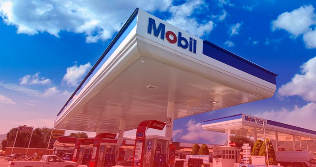 Exxon Mobil anuncia despidos masivos en su reestructuración global.