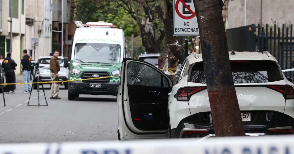 Investigación en Santiago: Disparos de la PDI tras ataque con adoquines.