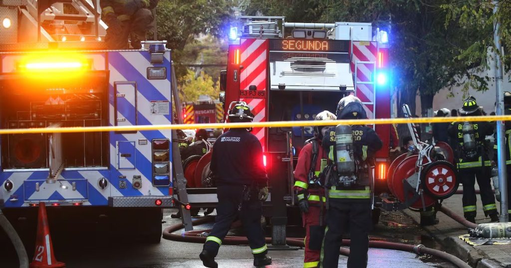 Incendio en Costanera Center provoca caos en el tránsito