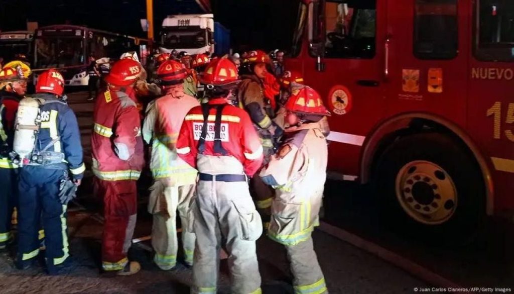Impactante incendio en Lima deja cientos de afectados.