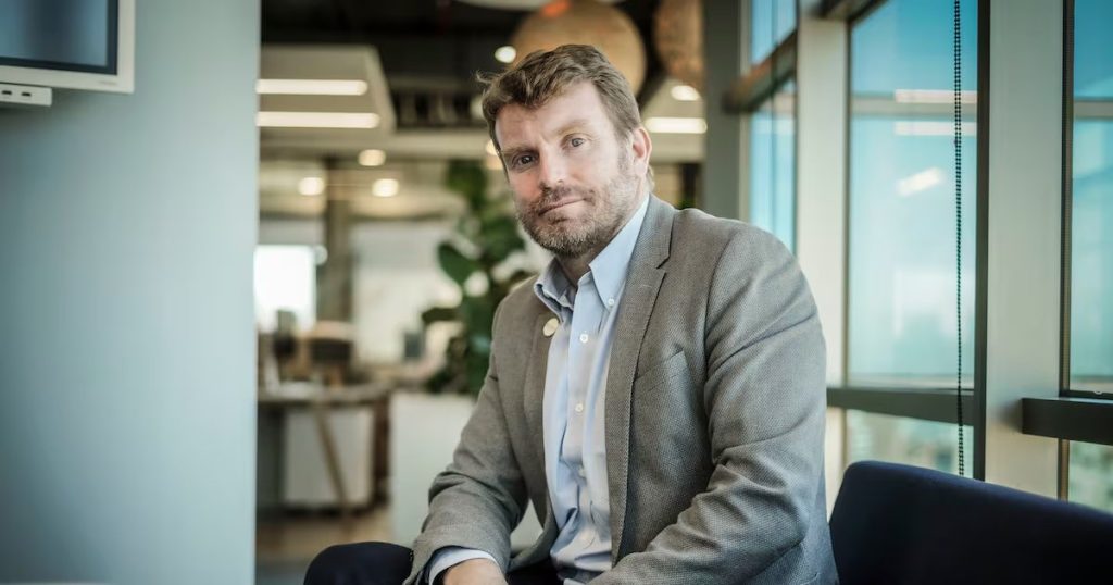 Colbún impulsa energía global con proyectos clave en espera