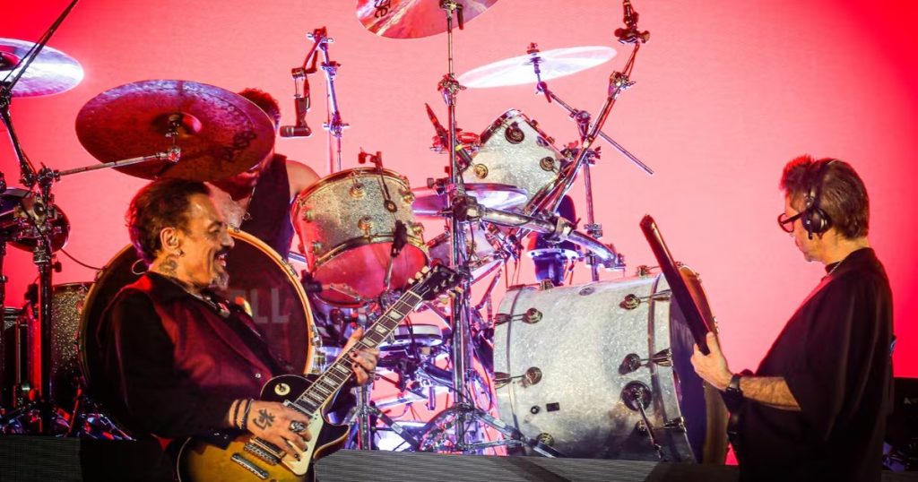 El emotivo adiós de Lucybell tras 30 años de rock en Chile