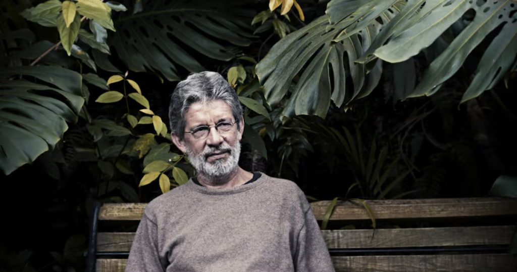 Tomás González: El Escritor que Redefine la Literatura en Latinoamérica