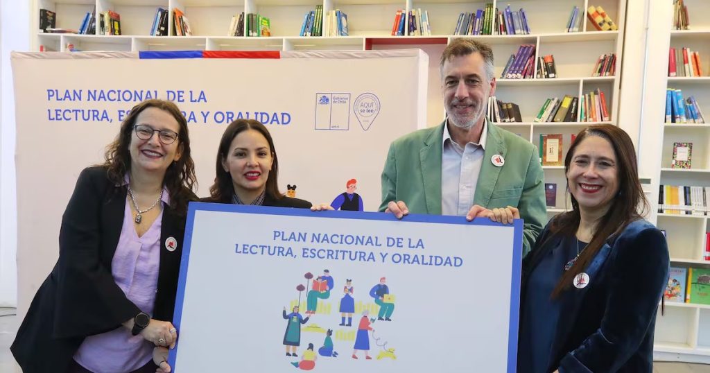 Chile lanza ambicioso plan para fomentar la lectura y escritura