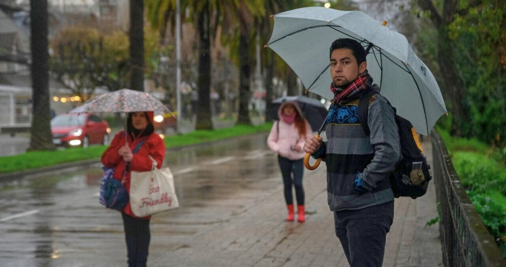 Intensas lluvias se avecinan en Santiago y el sur de Chile