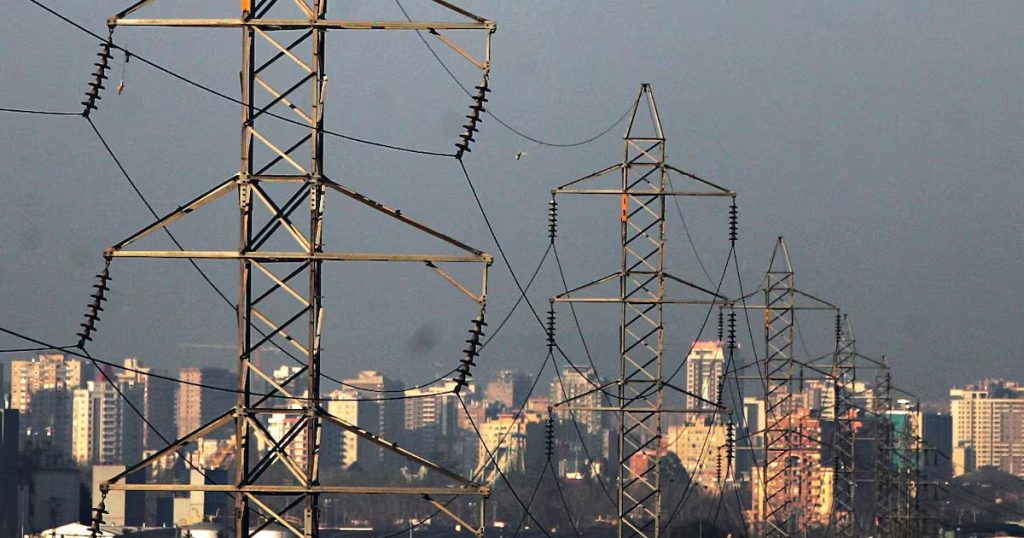 Gobierno de Chile busca reducir tarifas eléctricas entre 2024 y 2028.