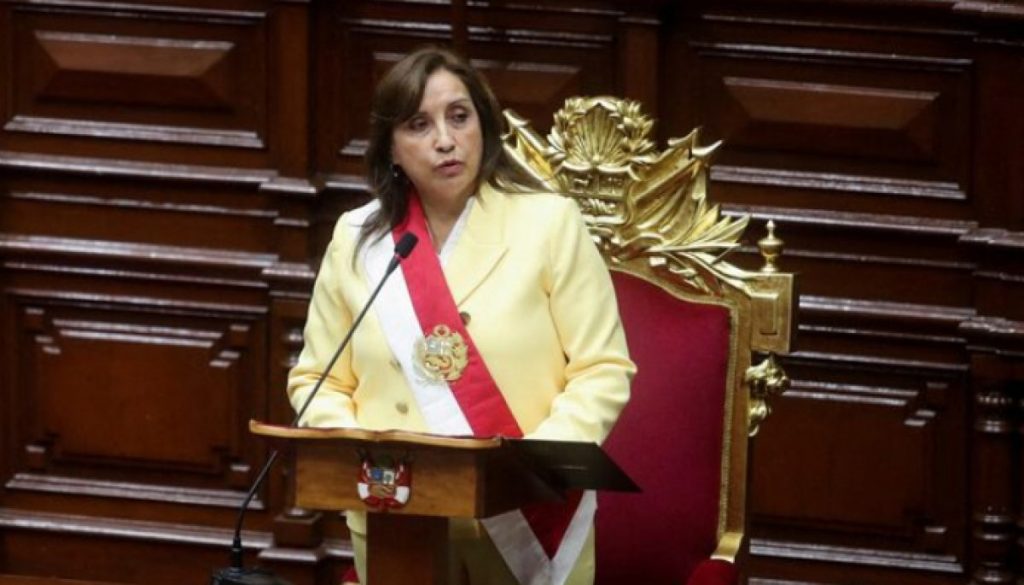 Fiscalía peruana busca restringir salida de Dina Boluarte