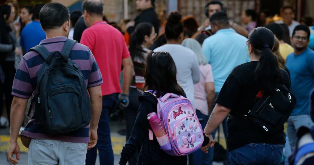 Alcaldesa de Las Condes defiende su gestión educativa ante la Cámara