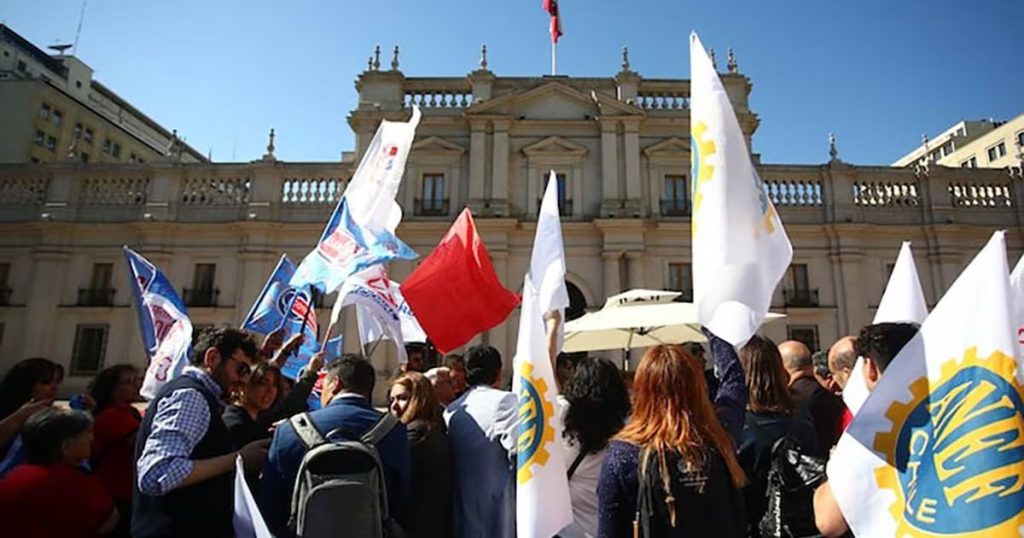 Chile busca equilibrio fiscal sin congelar salarios públicos