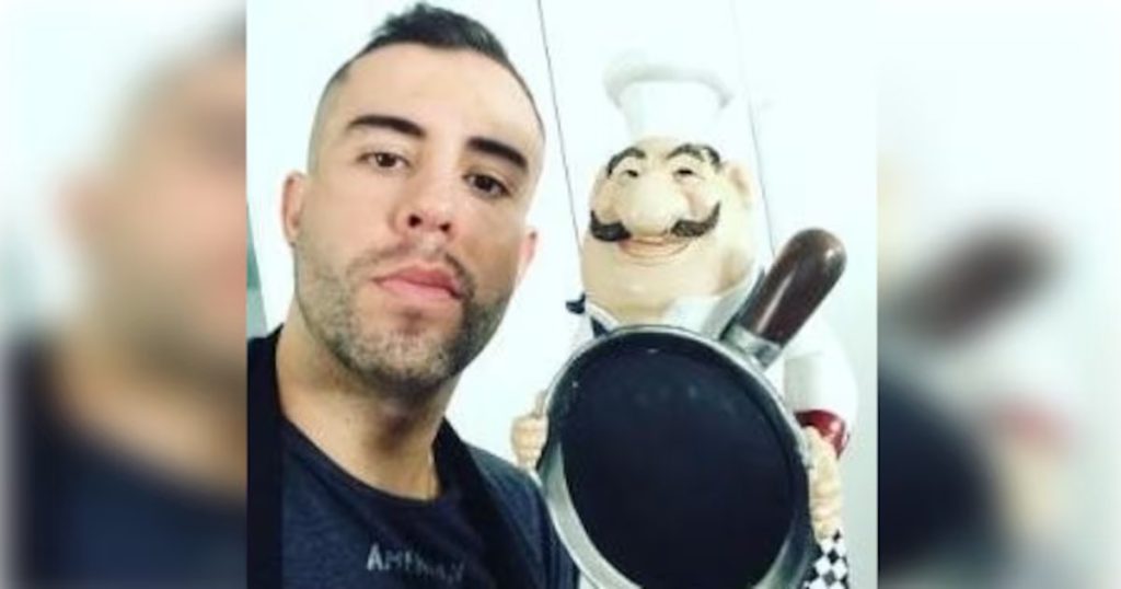 Bajo arresto domiciliario, chef imputado por la muerte de un joven