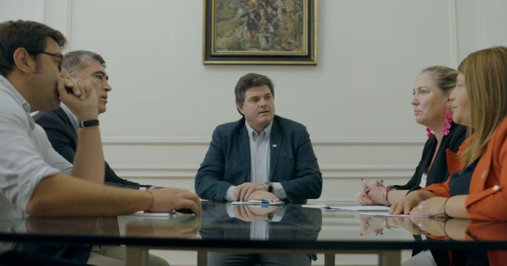 Municipalidades chilenas enfrentan recortes presupuestarios severos