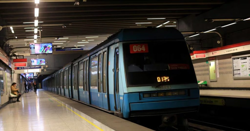 Corte de luz masivo afecta a las líneas del Metro de Santiago