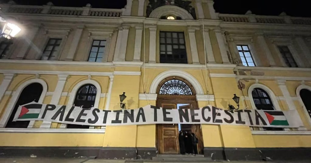 Estudiantes de la U. de Chile se movilizan en apoyo a Palestina