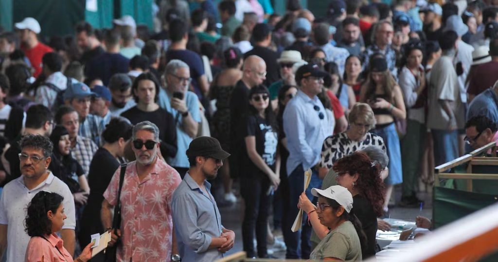 Elecciones en Chile: Desafíos del Voto Obligatorio y su Impacto
