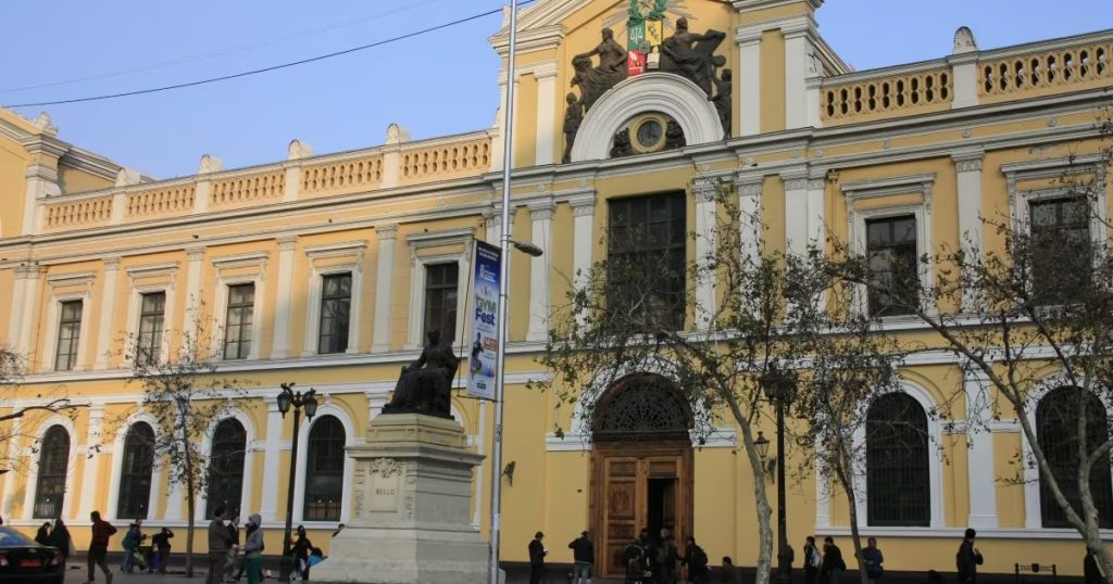La Universidad de Chile se Prepara para Elegir un Nuevo Rector