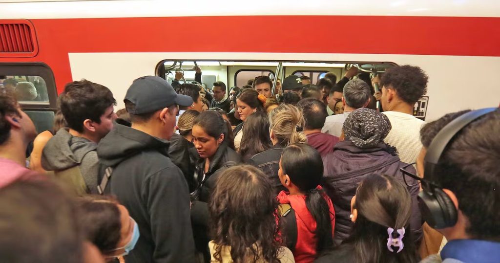 Interrupción del Metro de Santiago afecta a miles en hora punta