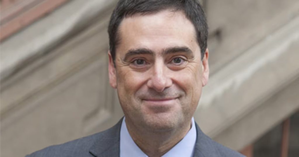 Desafío Constitucional: El Futuro de Miguel Ángel Calisto en Chile