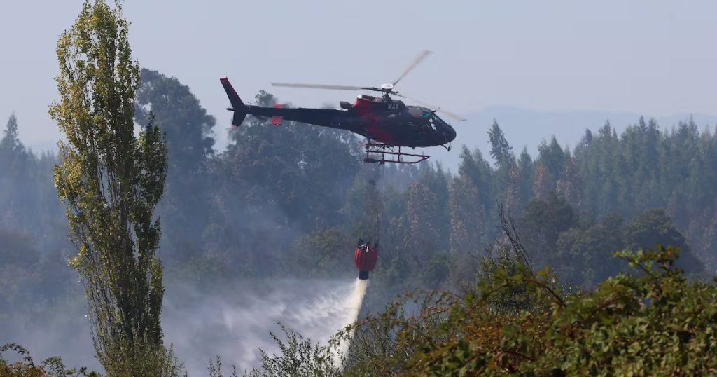 Evacuación urgente en Valparaíso por incendio forestal
