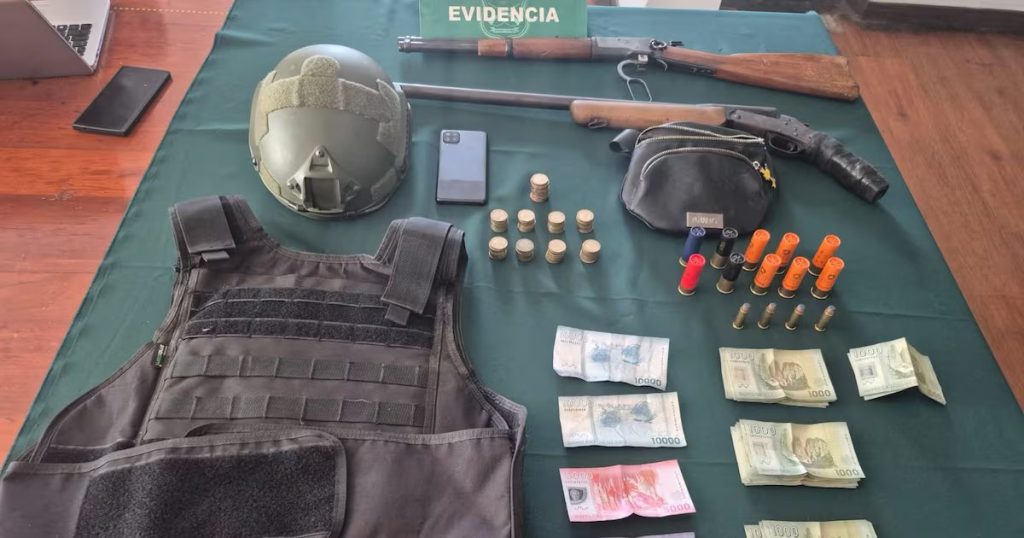 Carabineros desbaratan arsenal en operativo en Lo Espejo