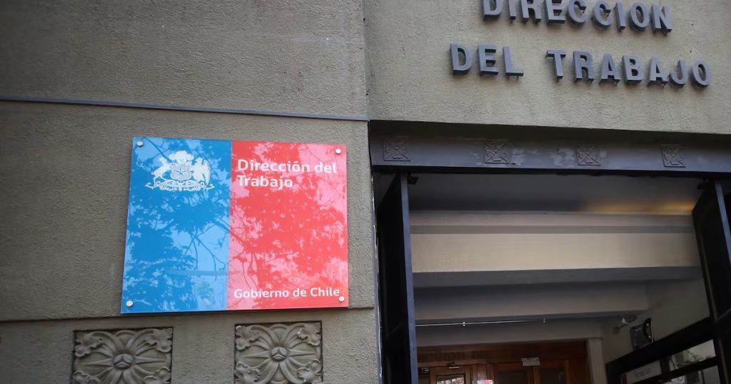 Fiscalización electoral revela incumplimientos laborales en Chile.