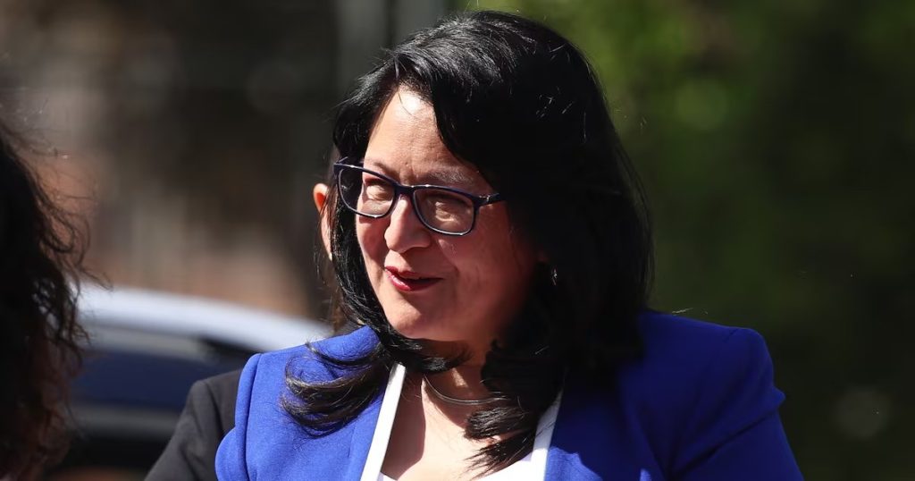 Contraloría prohíbe anticipos de licencias médicas en municipios